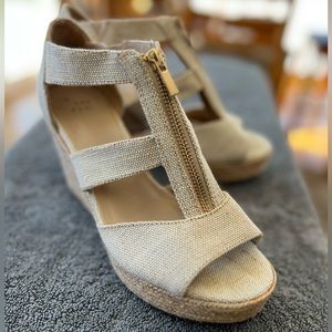Cute tan wedges!